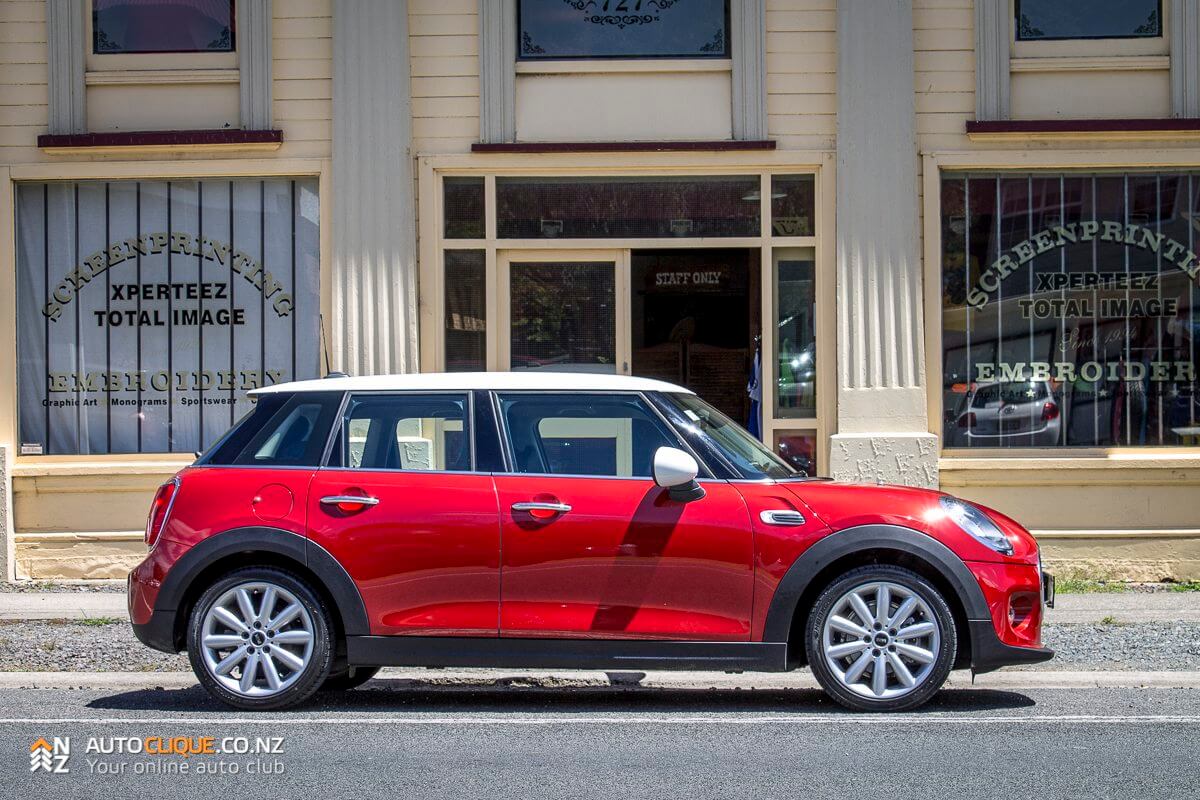2015-Mini-5-Door-Hatch-Road-Tested-Review-10