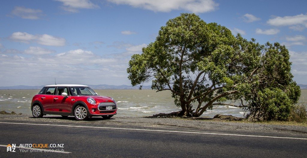 2015-Mini-5-Door-Hatch-Road-Tested-Review-12
