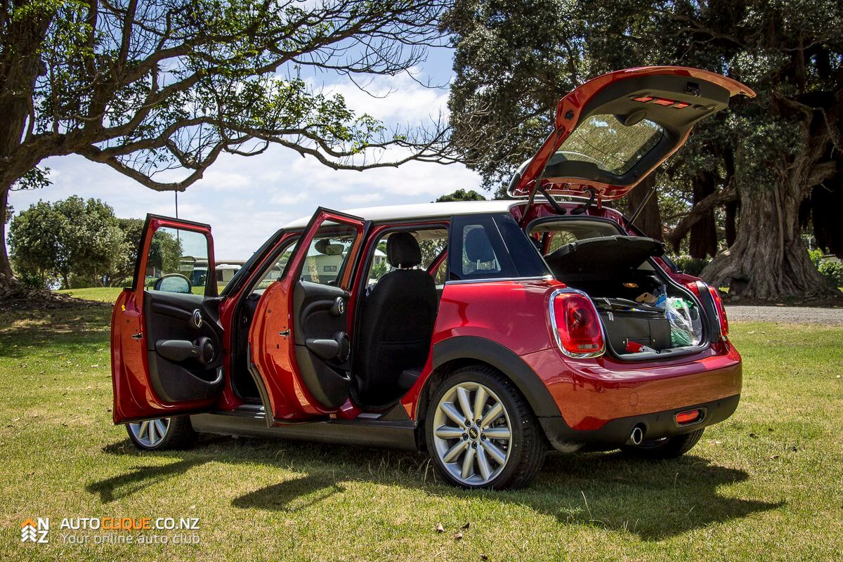 2015-Mini-5-Door-Hatch-Road-Tested-Review-14