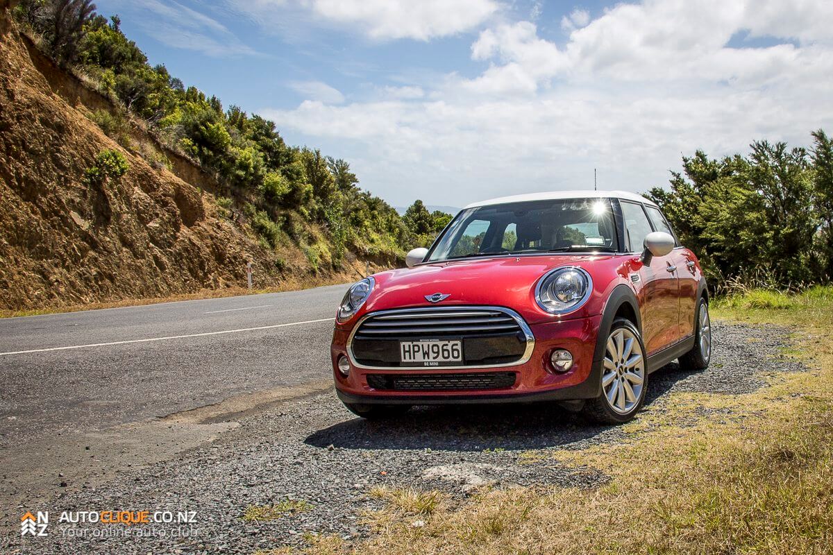 2015-Mini-5-Door-Hatch-Road-Tested-Review-18
