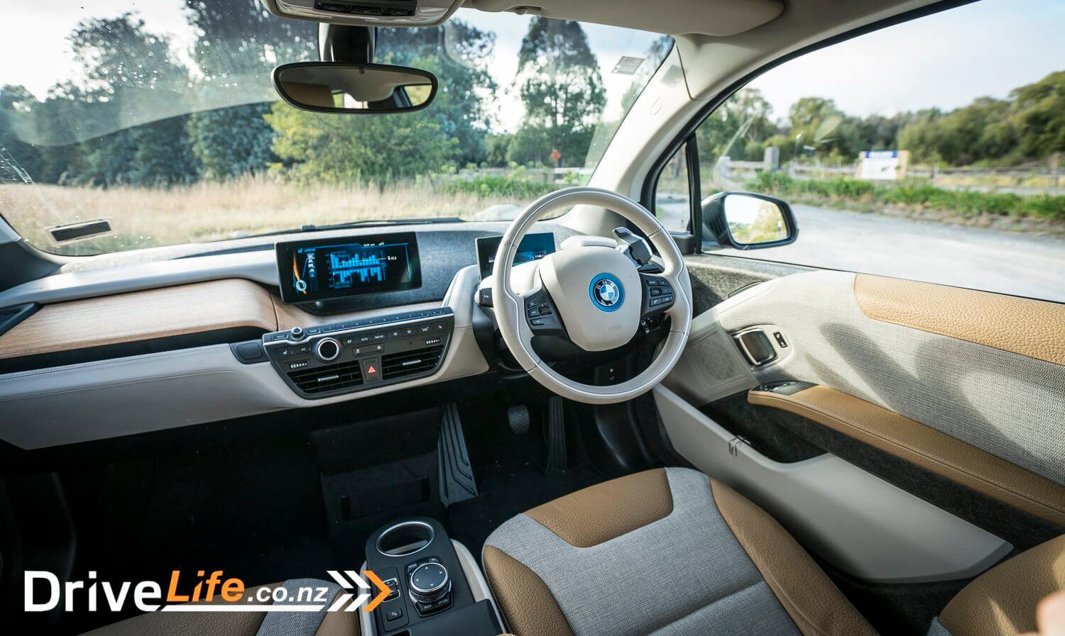 Car-Review-2015-BMW-i3-19