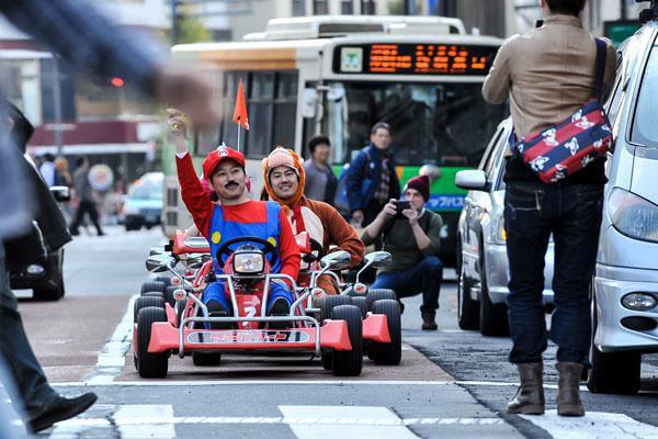 real-life-mario-kart-takes-over-the-streets-of-tokyo-7