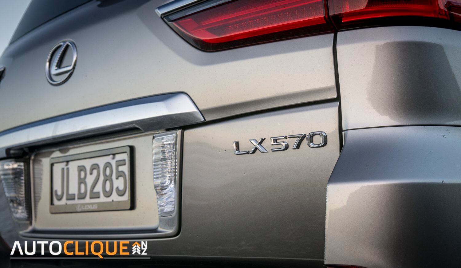 Lexus-LX-570-Car-Review-10