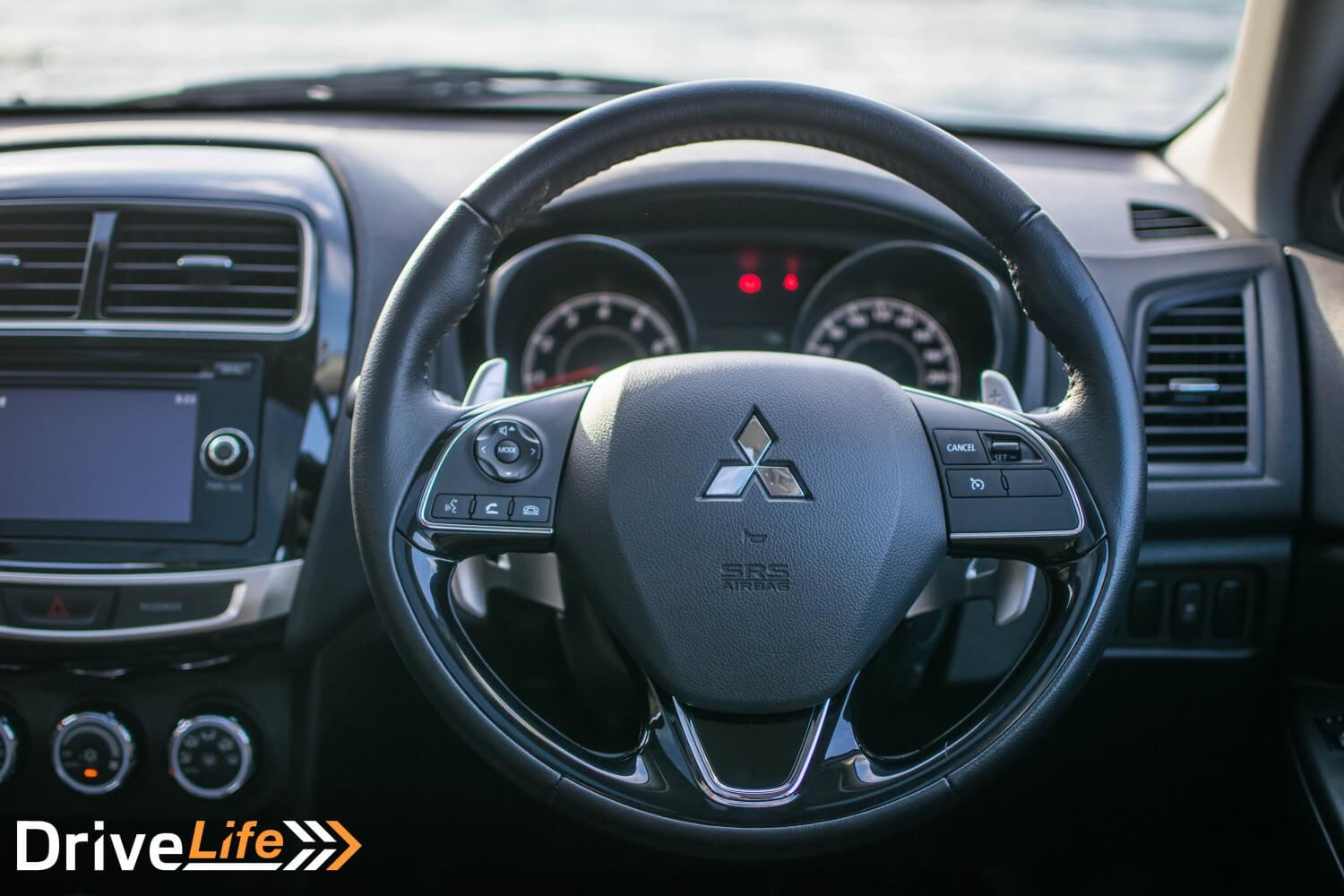 Car-Review-2015-Mitsubishi-ASX-Interior-01
