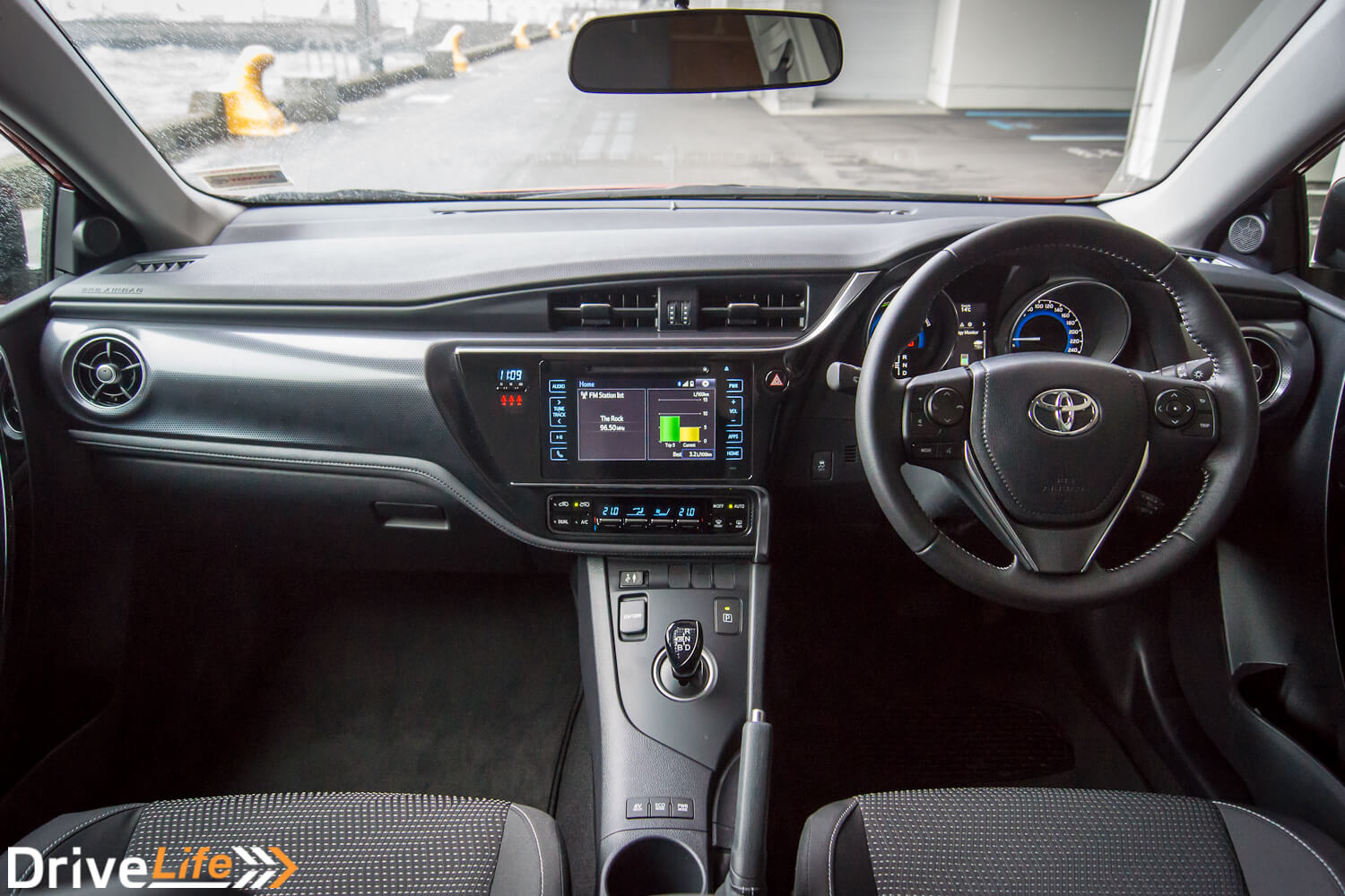 Car-Review-2016-Toyota-Corolla-Hatch-Hybrid-14