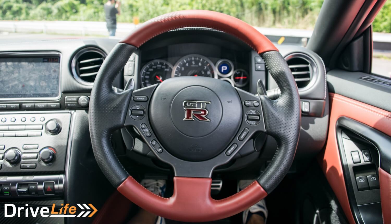 drive-life-nz-car-review-nissan-gtr-interior-02