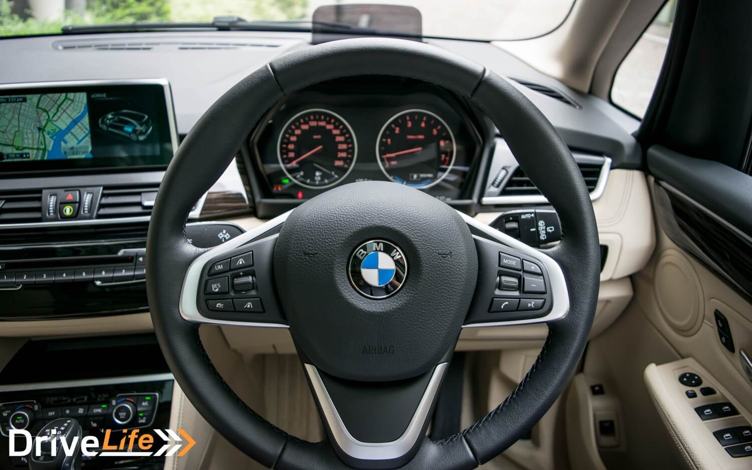 drive-life-nz-car-review-bmw-225xe-active-tourer-interior-04