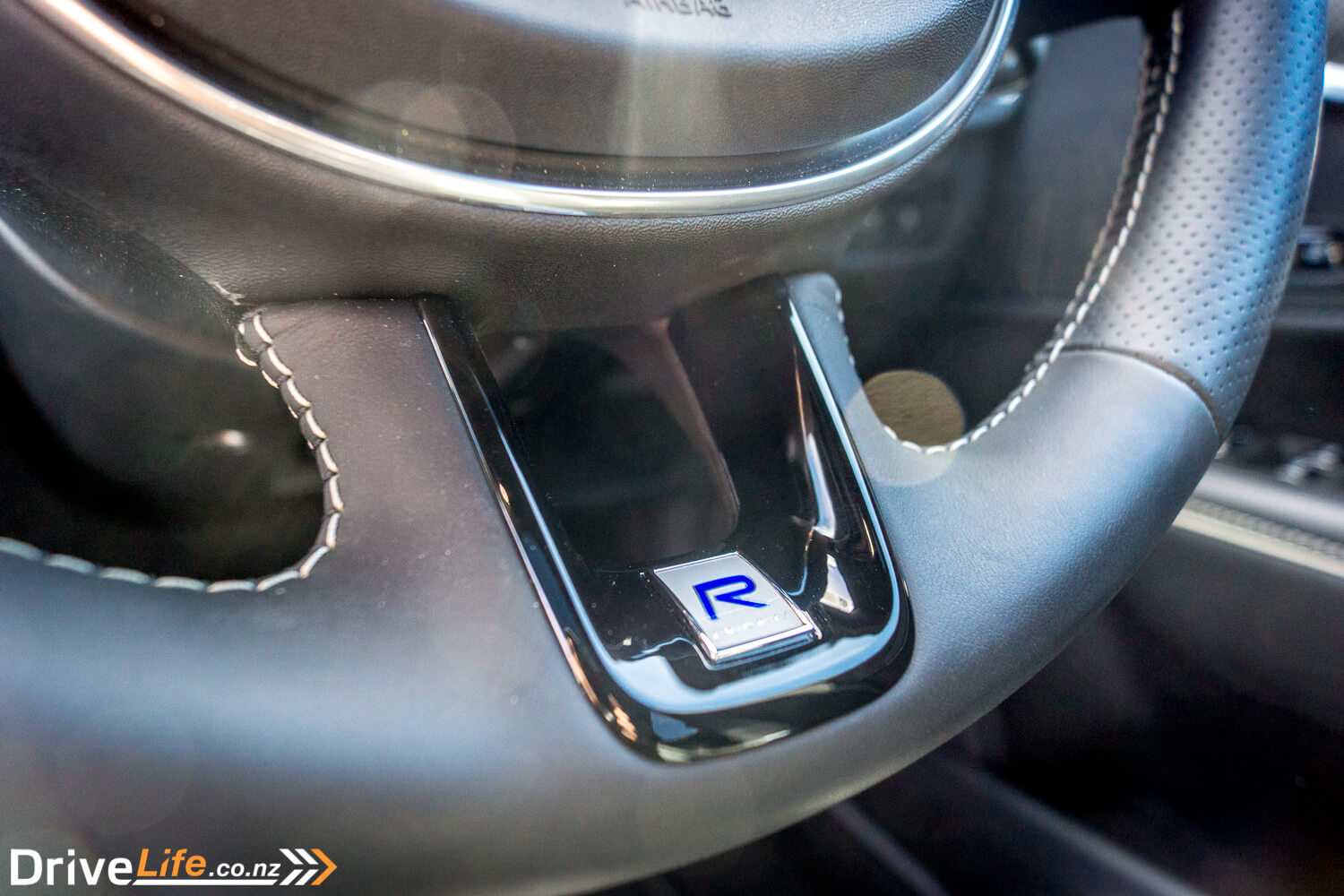2018 Volvo S90 R Design Steering wheel