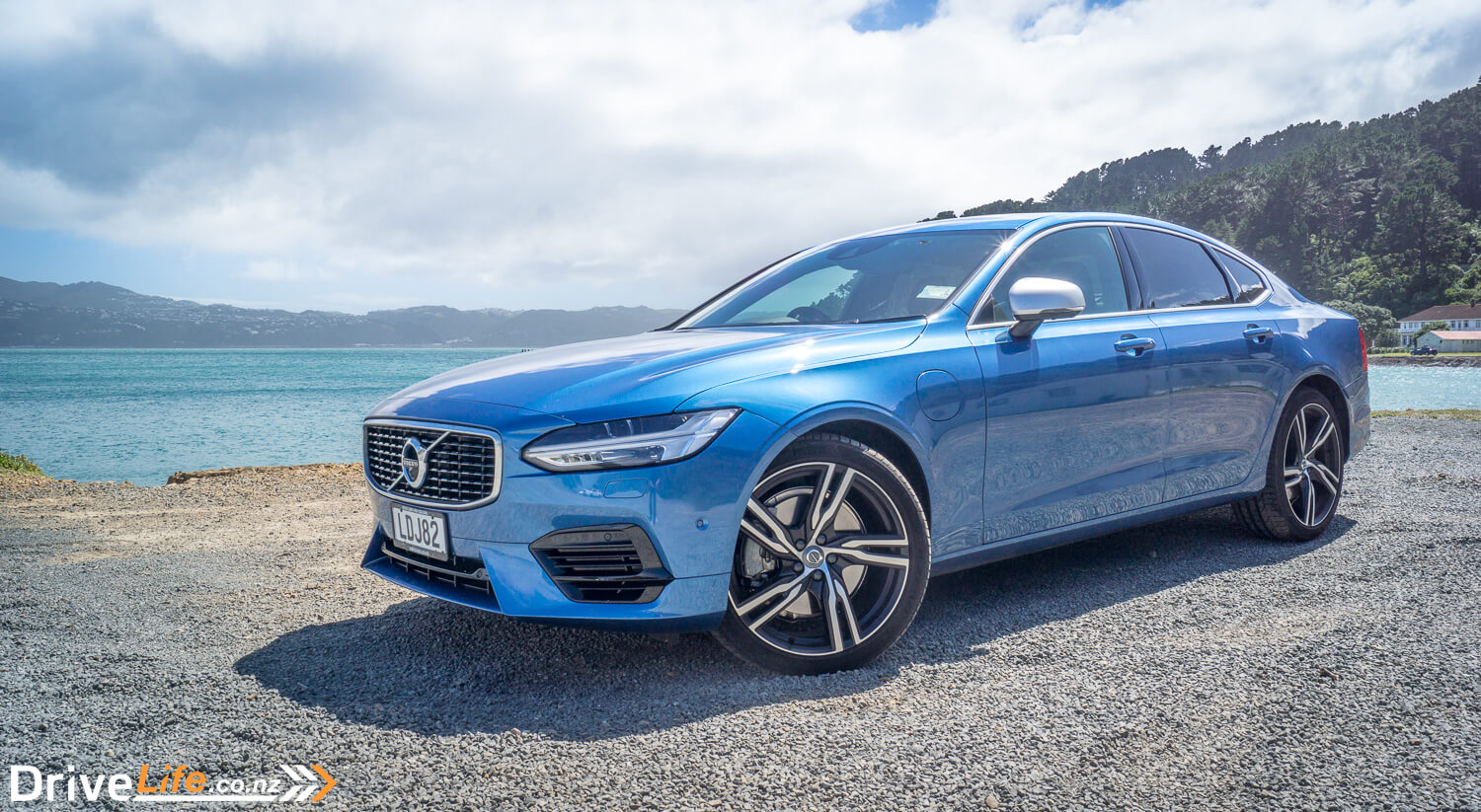 2018 Volvo S90 R Design feature image