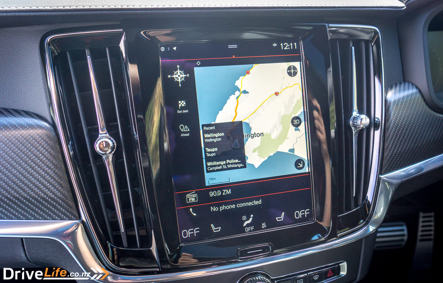 2018 Volvo S90 R Design navigation